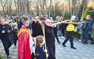 Po raz 12. w Rawie Mazowieckiejwierni rozważali mękę i śmierć Chrystusa.