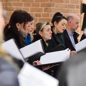 Po liturgii odbył się koncert zespołu Mocni w wierze.