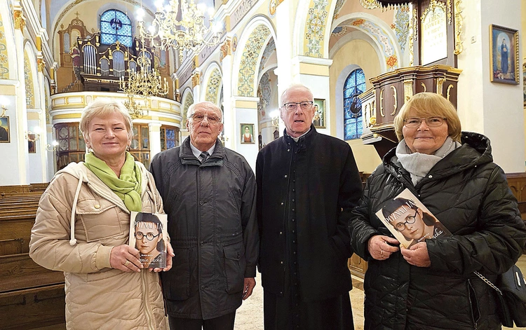 Ks. J. Panek i przedstawiciele AK na spotkaniu w Oleśnie. 