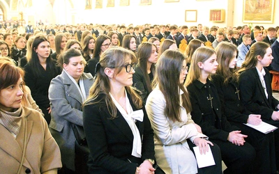 Jeśli młodzi wezmą sobie sakrament do serca, wypełnią kościoły nie tylko od święta.