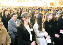 Jeśli młodzi wezmą sobie sakrament do serca, wypełnią kościoły nie tylko od święta.