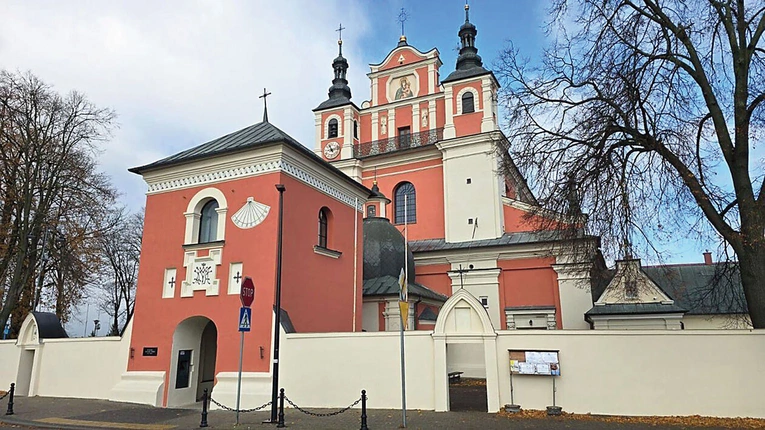 W ostatnich latach przeprowadzono renowację całej elewacji kościoła i zabytkowej bramy klasztornej.