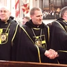  Do archikatedry licznie przybyli także Rycerze Jana Pawła II. 