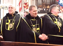  Do archikatedry licznie przybyli także Rycerze Jana Pawła II. 