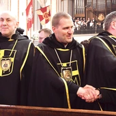  Do archikatedry licznie przybyli także Rycerze Jana Pawła II. 