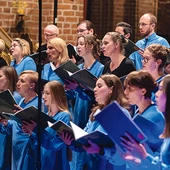 Białołęccy chórzyści współpracują z solistami Polskiej Opery Królewskiej i z instrumentalistami Filharmonii Narodowej. 