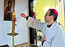 Hierarcha zachęca, by zgłębić symbolikę liturgii Triduum Paschalnego.