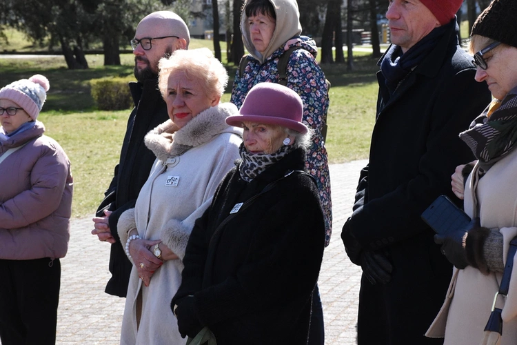 Na Żabiance posadzono Dąb Katyński