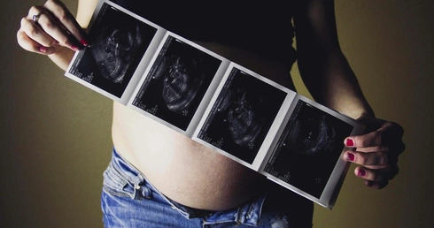 Felek mógł żyć. Prokuratura bada śmierć dziecka, zabitego w 37. tygodniu ciąży 
