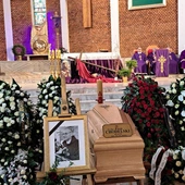 Msza św. pogrzebowa sprawowana była w rodzinnej parafii św. ks. Jana.