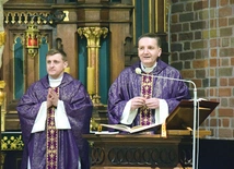 Przed wyjazdem ks. A. Zawistowski przewodniczył Mszy Świętej w kościele farnym w Radomiu.