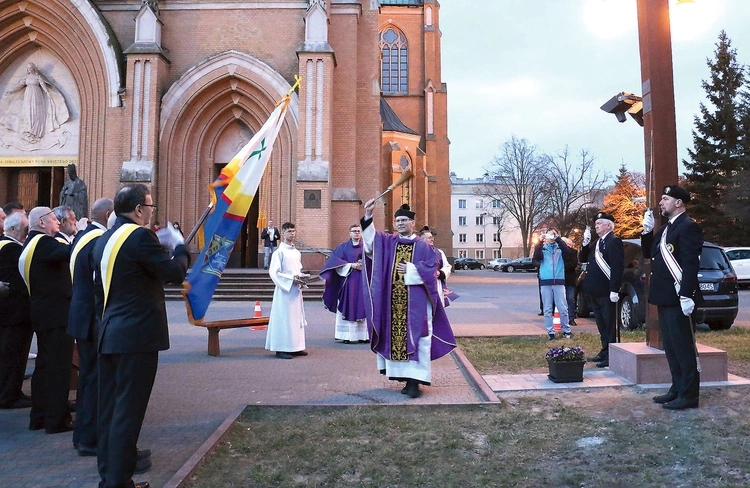 Uroczystości przewodniczył ks. Andrzej Jędrzejewski.