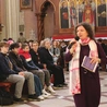 Siostra Ola Nowak zachęcała młodych, by żyli pełnią życia i nie bali się podejmować wyzwań.