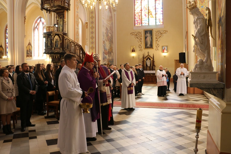 Nasielsk. Poświęcenie figury św. Michała Archanioła