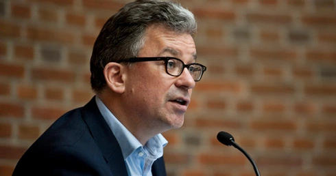 Biograf papieża: Franciszek postrzega powrót do zdrowia jako znak od Boga