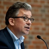 Biograf papieża: Franciszek postrzega powrót do zdrowia jako znak od Boga