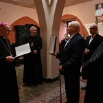 Bożogrobcy przekazali olej z Ziemi Świętej