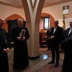 Bożogrobcy przekazali olej z Ziemi Świętej