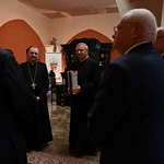Bożogrobcy przekazali olej z Ziemi Świętej