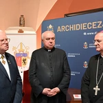 Bożogrobcy przekazali olej z Ziemi Świętej