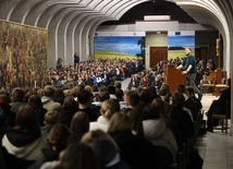 Młodzi przed maturą u Matki Bożej