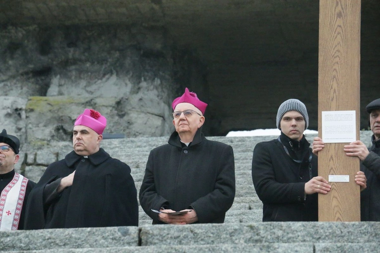 Droga Krzyżowa na Majdanku