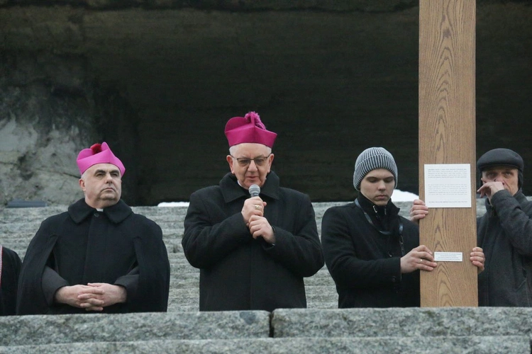 Droga Krzyżowa na Majdanku