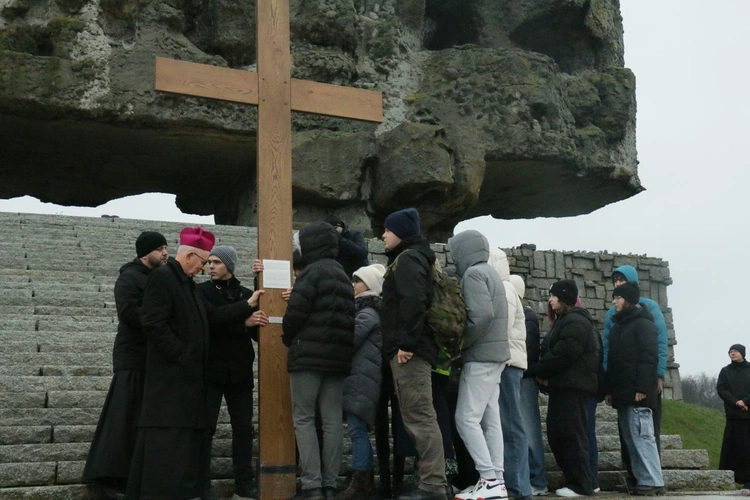 Droga Krzyżowa na Majdanku