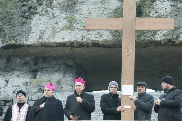 Droga Krzyżowa na Majdanku