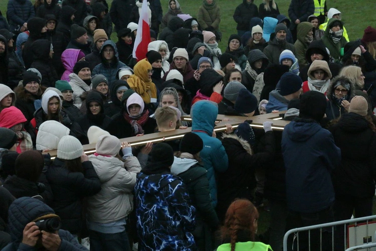 Młodzi za krzyżem