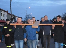 Z krzyżem na ramionach