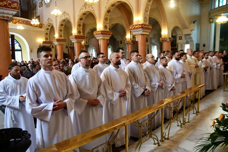 Diecezja ma nowych nadzwyczajnych szafarzy Komunii świętej