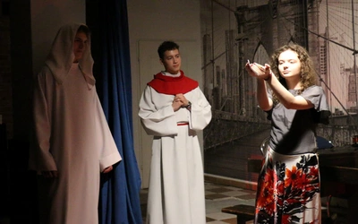 Spektakl opowiada o nawróceniu, a przede wszystkim o ogromnej miłości Boga do nas.