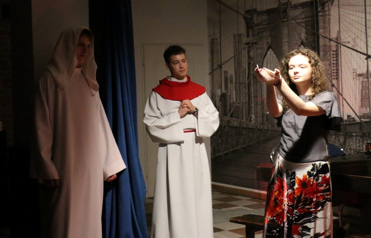 Spektakl opowiada o nawróceniu, a przede wszystkim o ogromnej miłości Boga do nas.