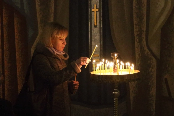 Modlić się za żywych i umarłych