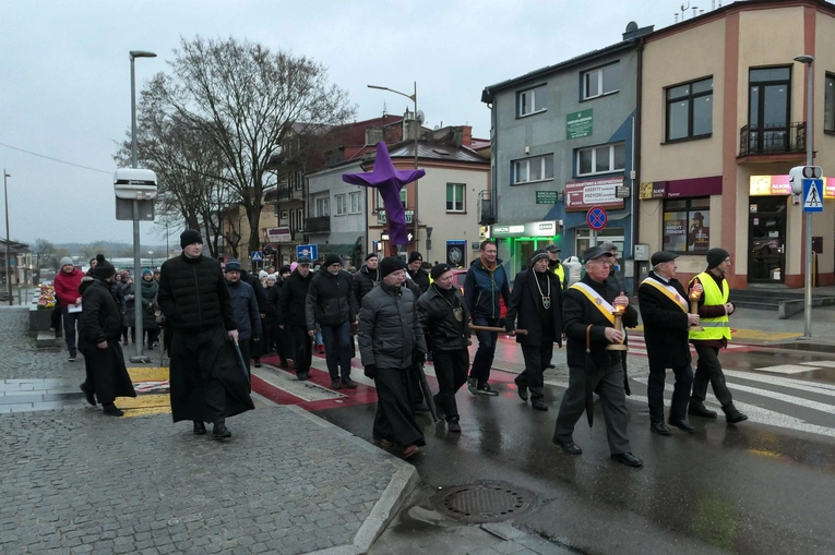 Pielgrzymi nadziei na ulicach Ostrowca Świętokrzyskiego