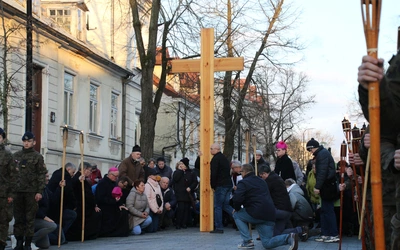 Płock. Z krzyżem przez miasto
