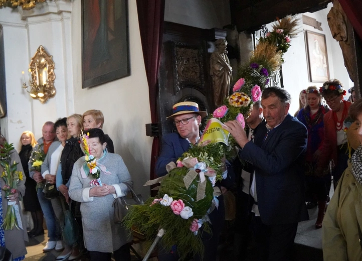 Parada Palm Wielkanocnych w Trzebnicy