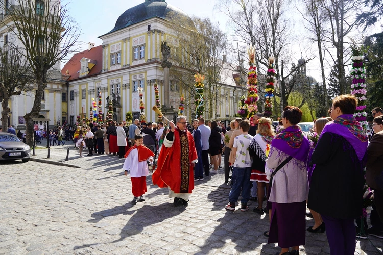 Parada Palm Wielkanocnych w Trzebnicy