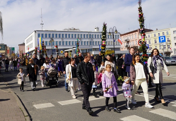Parada Palm Wielkanocnych w Trzebnicy