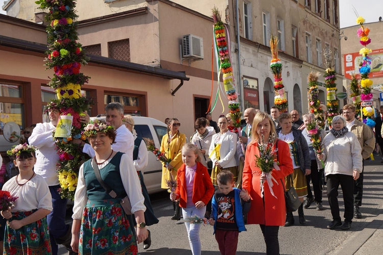 Parada Palm Wielkanocnych w Trzebnicy