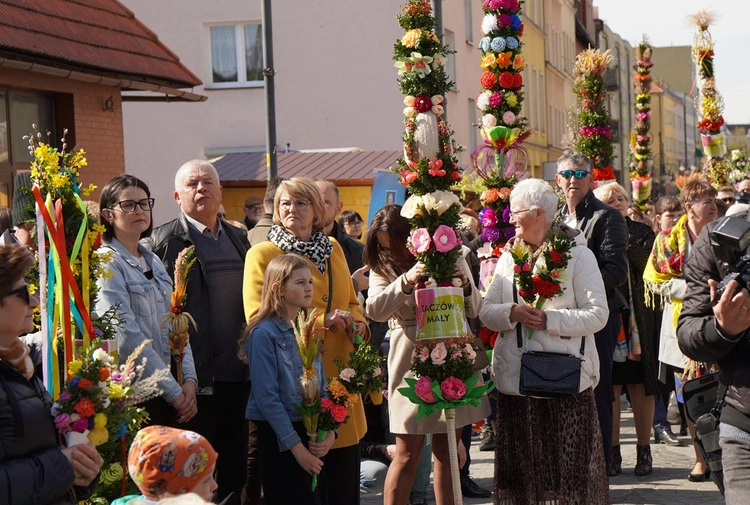 Parada Palm Wielkanocnych w Trzebnicy