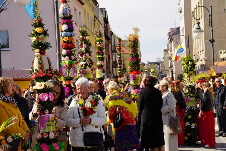 Parada Palm Wielkanocnych w Trzebnicy