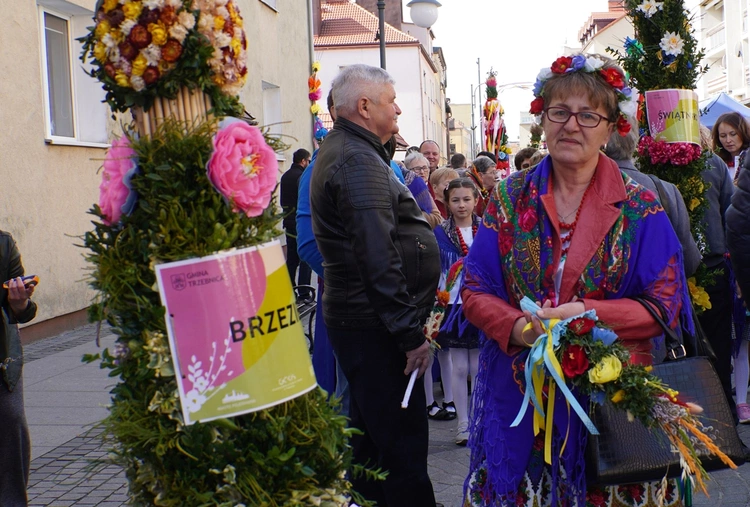 Parada Palm Wielkanocnych w Trzebnicy