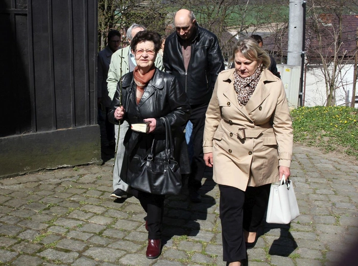 Niedziela Palmowa w Kluczu. Rozpoczęcie sezonu lotów gołębi pocztowych