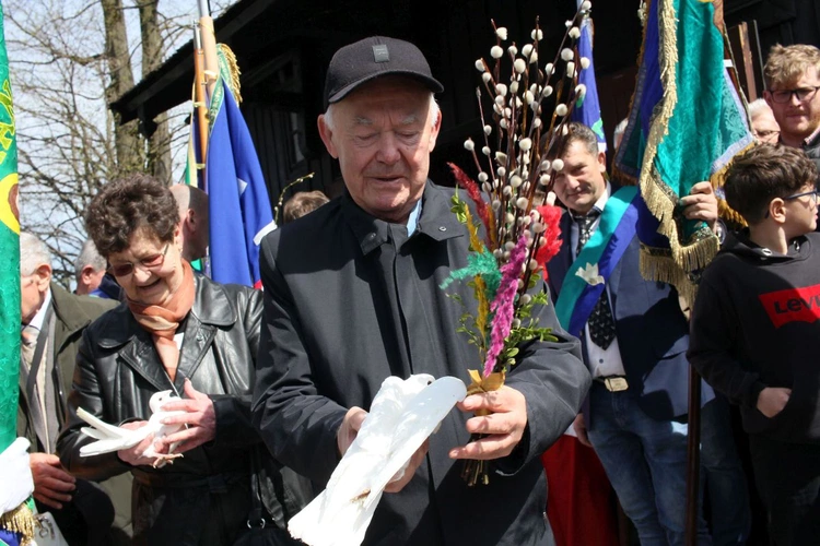 Niedziela Palmowa w Kluczu. Rozpoczęcie sezonu lotów gołębi pocztowych