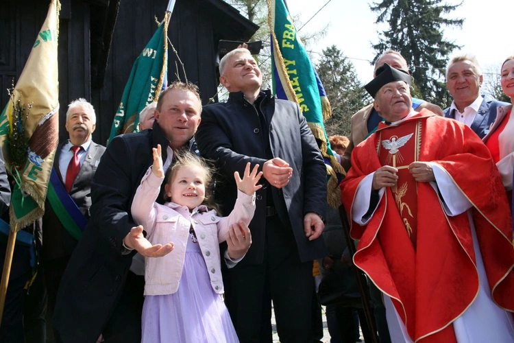 Niedziela Palmowa w Kluczu. Rozpoczęcie sezonu lotów gołębi pocztowych