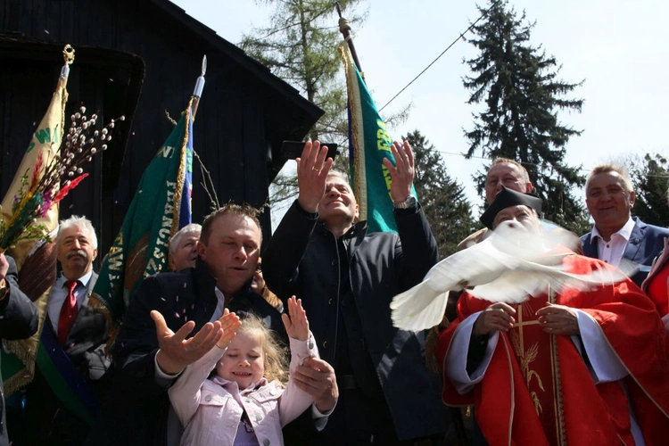 Niedziela Palmowa w Kluczu. Rozpoczęcie sezonu lotów gołębi pocztowych