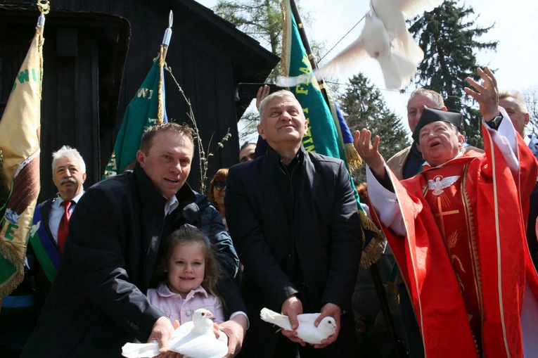 Niedziela Palmowa w Kluczu. Rozpoczęcie sezonu lotów gołębi pocztowych
