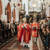 Abp Wojda: Jezus na krzyżu pragnął tylko jednego - nas wszystkich zbawić